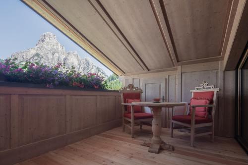 Suite with Mountain View
