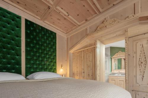 Suite with Mountain View