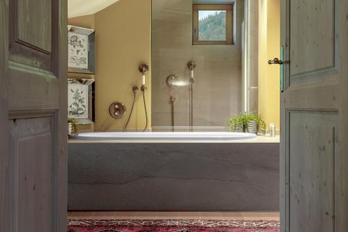 Suite with Mountain View