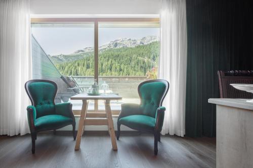 Suite with Mountain View