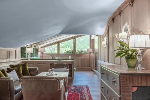 Suite with Mountain View