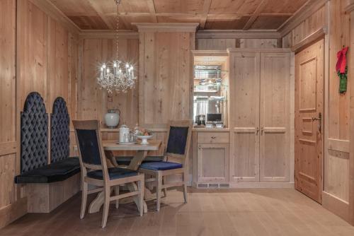Junior Suite With Mountain View