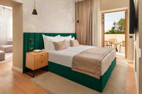 Executive Suite - Sea and Pool View with a Terrace - Ground Floor