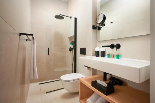 Executive Suite - Sea and Pool View with a Terrace - Ground Floor