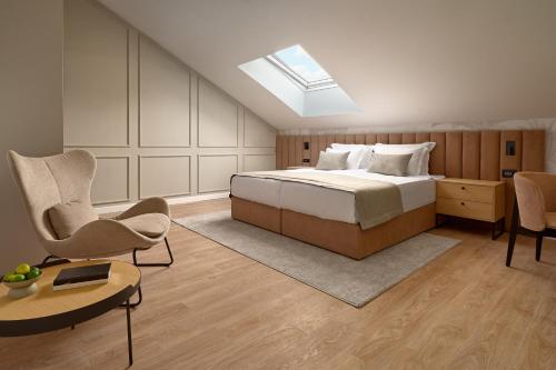 Deluxe Double or Twin Room with Skylight - Attic
