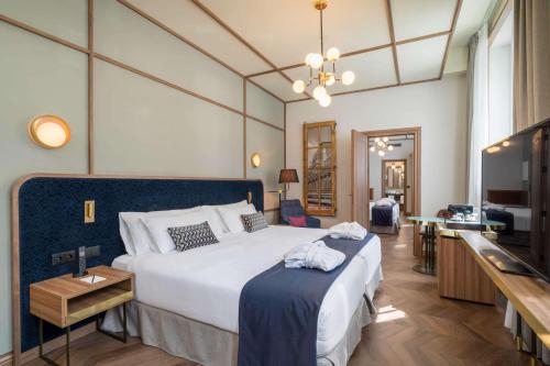 Deluxe Family Room