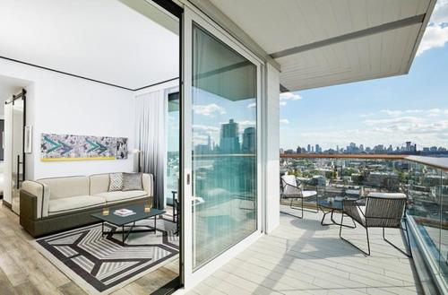 Deluxe Corner Suite with Wraparound Balcony