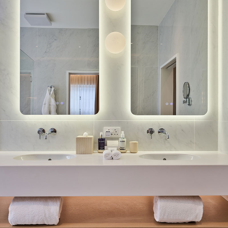 Superior Deluxe Suite