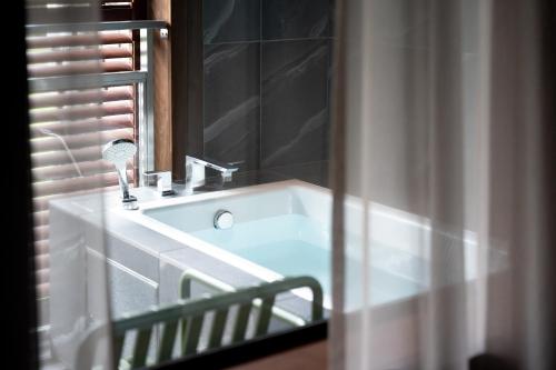 Executive Suite Concept Room