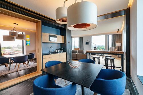 EXECUTIVE TOWER SUITE