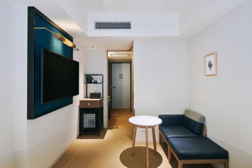 Hollywood Twin Room with Shower - Non-Smoking