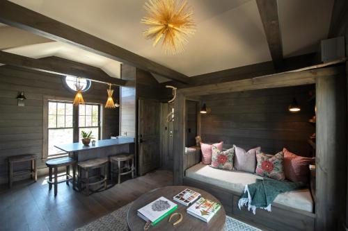 Treetop Lodge