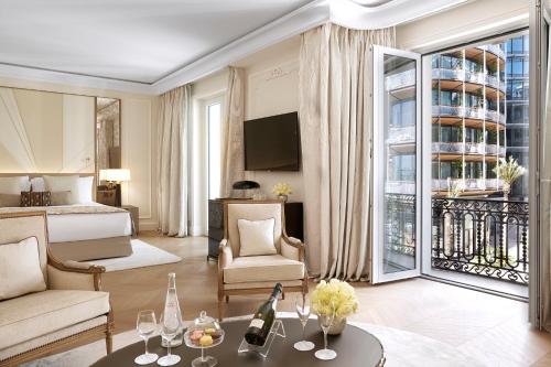 Junior Suite city or patio view