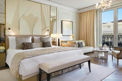 Deluxe room with City or Patio View