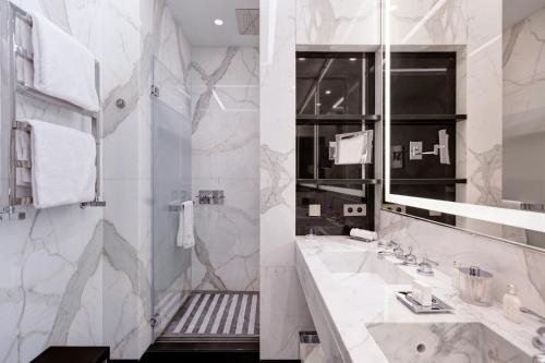 Deluxe room with City or Patio View