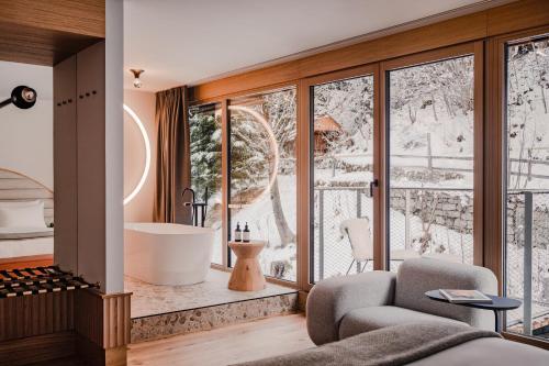 Comfy Mountain Plus Room