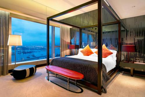 WOW King Suite with Skyline View