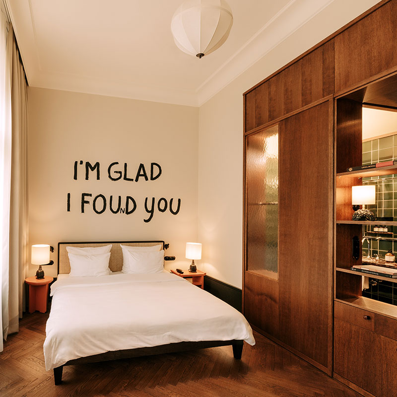 Medium Room