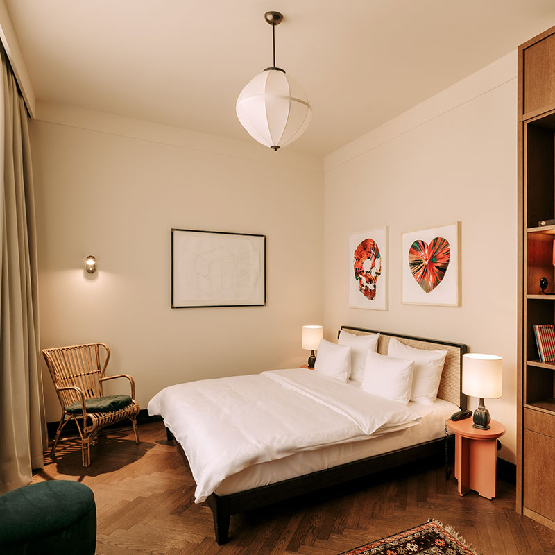 Medium Room