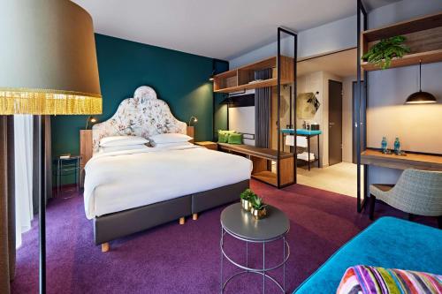 Deluxe King Room