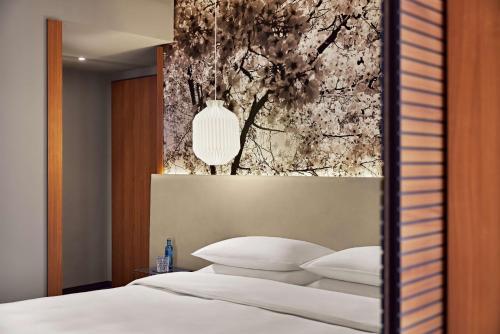 Deluxe Queen Room with City View