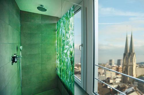 Deluxe Queen Room with City View