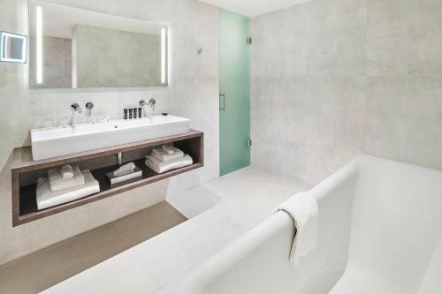 Panoramic King Suite - High Floor