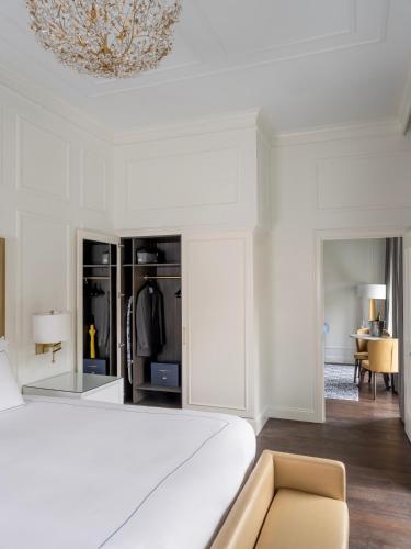 Deluxe King Suite