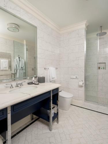 Deluxe King Suite
