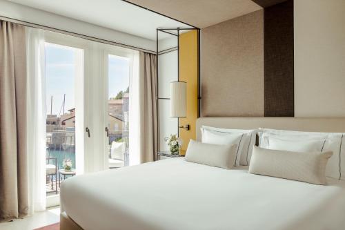 Deluxe Room with Marina View
