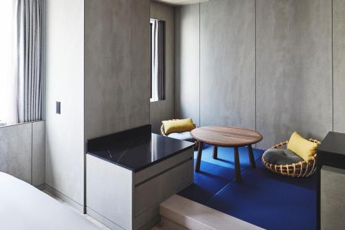 Grand King Room with Futon Bed