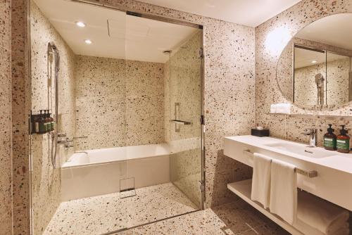 Grand Twin Room with Single Sofa Bed - Terrace Access