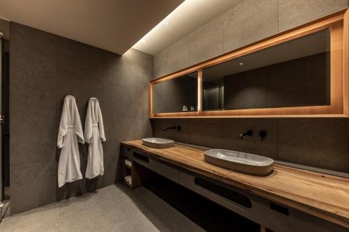 Garden Side Villa with Private Open-Air Bath and  Private Pool with Yufudake View