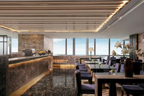 Club King Room with Sky View - Club Lounge Access
