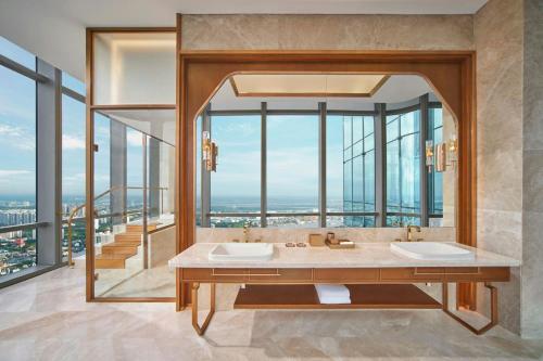 Presidential Suite - Club Lounge Access