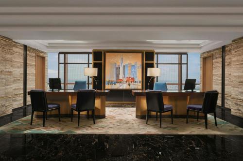Club King Room with Panoramic View - Club Lounge Access