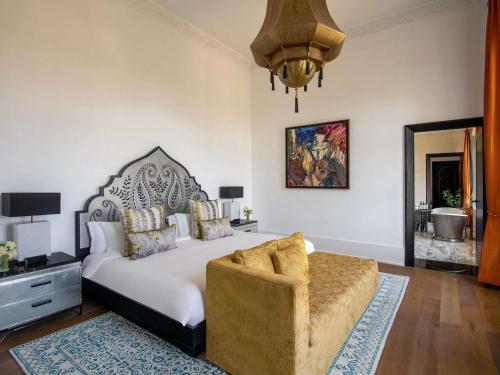 One-Bedroom Signature King Suite