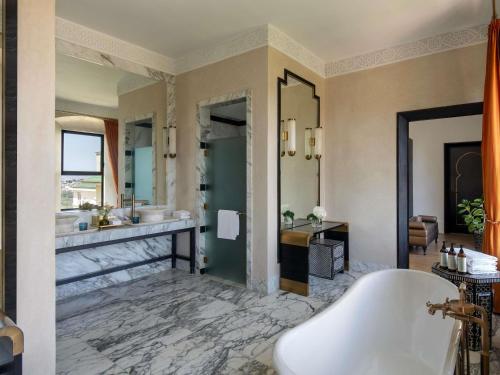 One-Bedroom Signature King Suite