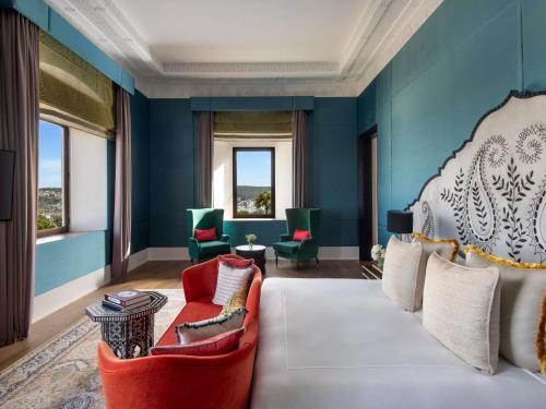 Two-Bedroom Suite with One King and Twin Beds