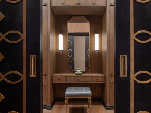 Two-Bedroom Suite with One King and Twin Beds