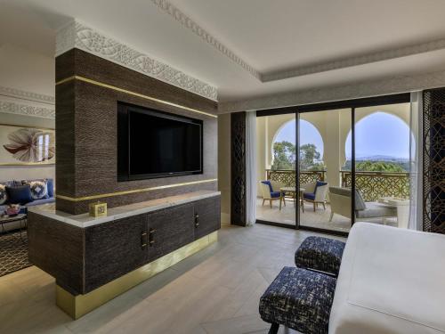 Junior King Suite with Panoramic View