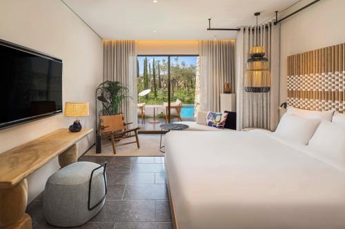 Premier Infinity Swim up, Guest room, 1 King, Sofa bed