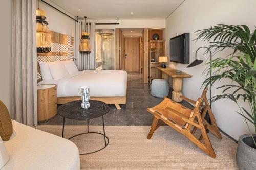 Premier Infinity Swim up, Guest room, Garden view, Terrace