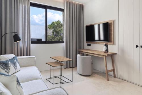 Oasis*II Infinity, 3 Bedroom Villa, Garden view, Garden level