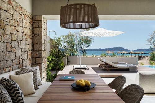 W Beachfront Infinity, 2 Bedroom Suite, Sea view, Terrace