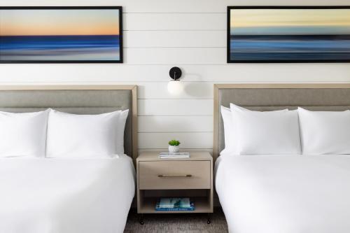 Queen Room with Two Queen Beds and Accessible Tub