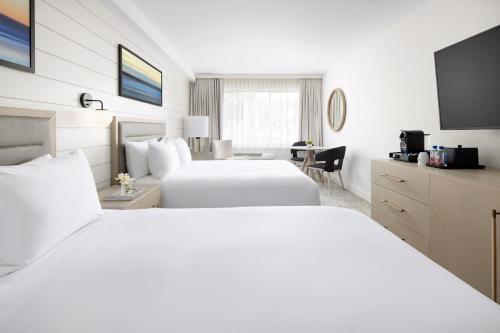 Deluxe Queen Room with Two Queen Beds