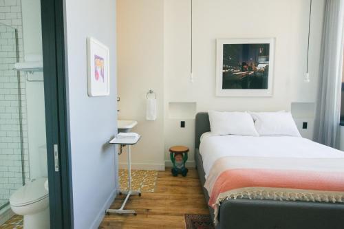 Audrey Room 