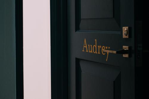 Audrey Room 