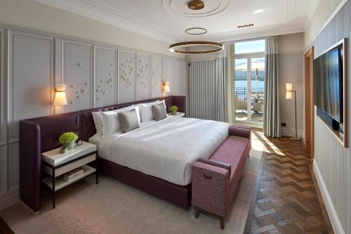 Lake View Suite with Terrace
